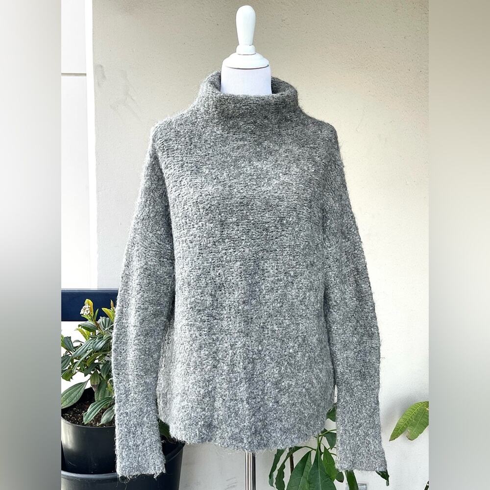 🌿 DKNY Wool Blend Sweater in Gray, Size M